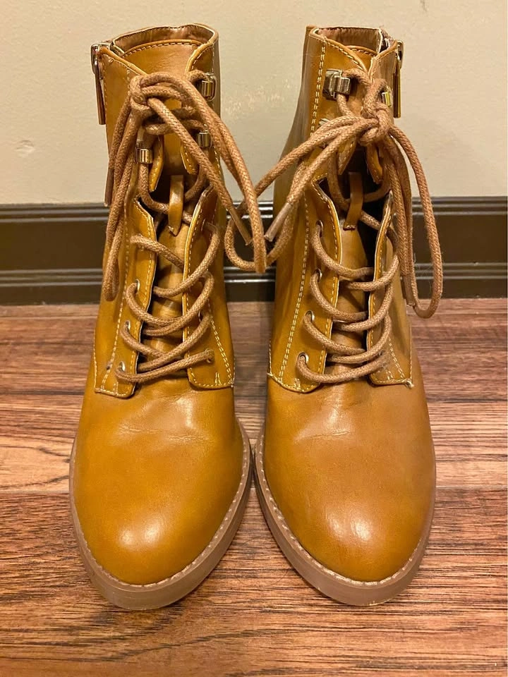 Aldo Ladies Boots Size 7
