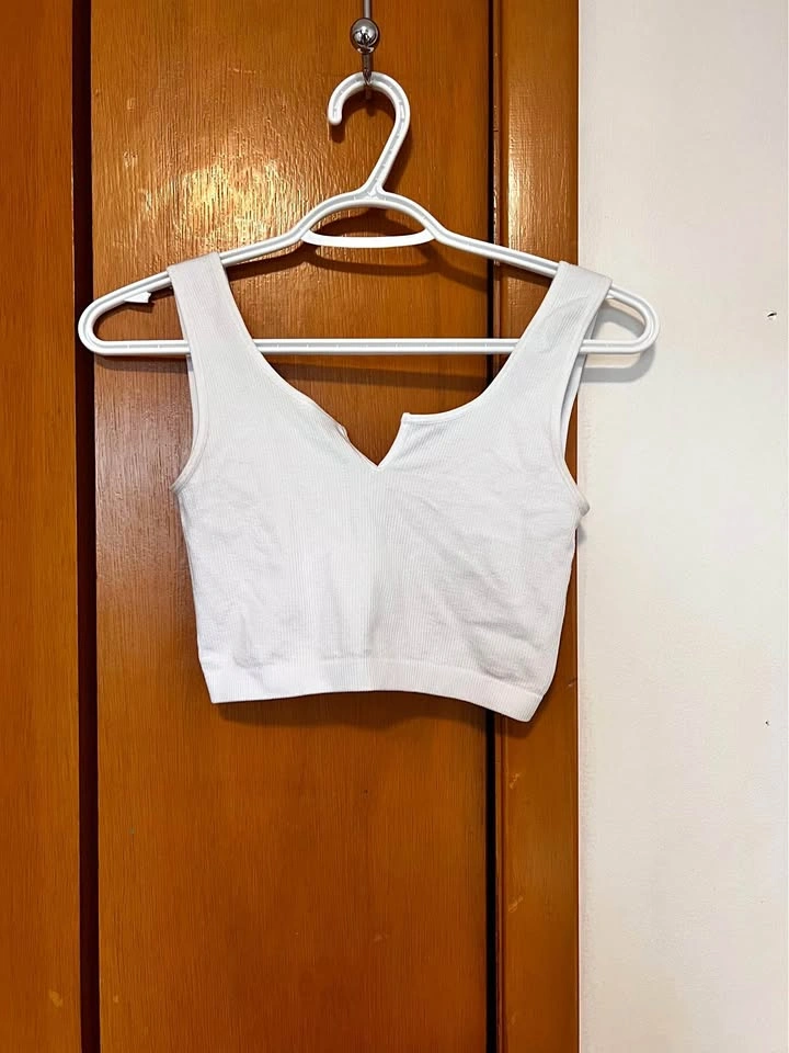 White Ribbed V-Notch Crop Tank Top - One Size / Small
