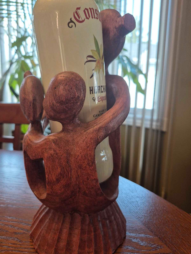 Circle of Friends Bottle Holder