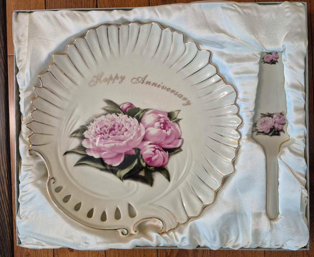 Anniversary Serving Plate & Knife Set (New)