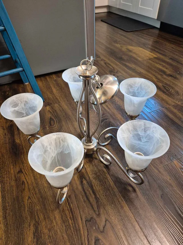 5 Lamp Chandelier thumbnail