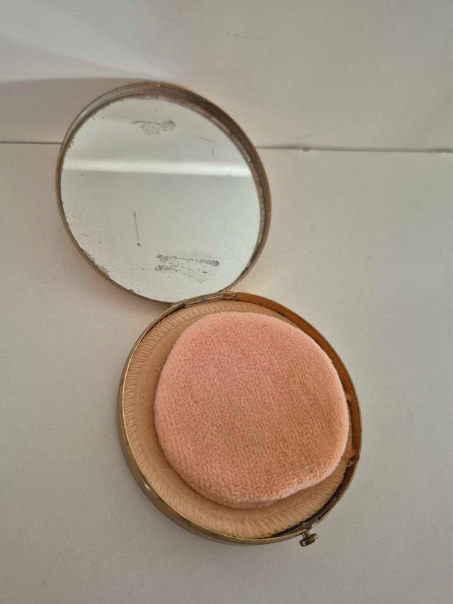 Vintage Stratton Powder Compact - photo 3