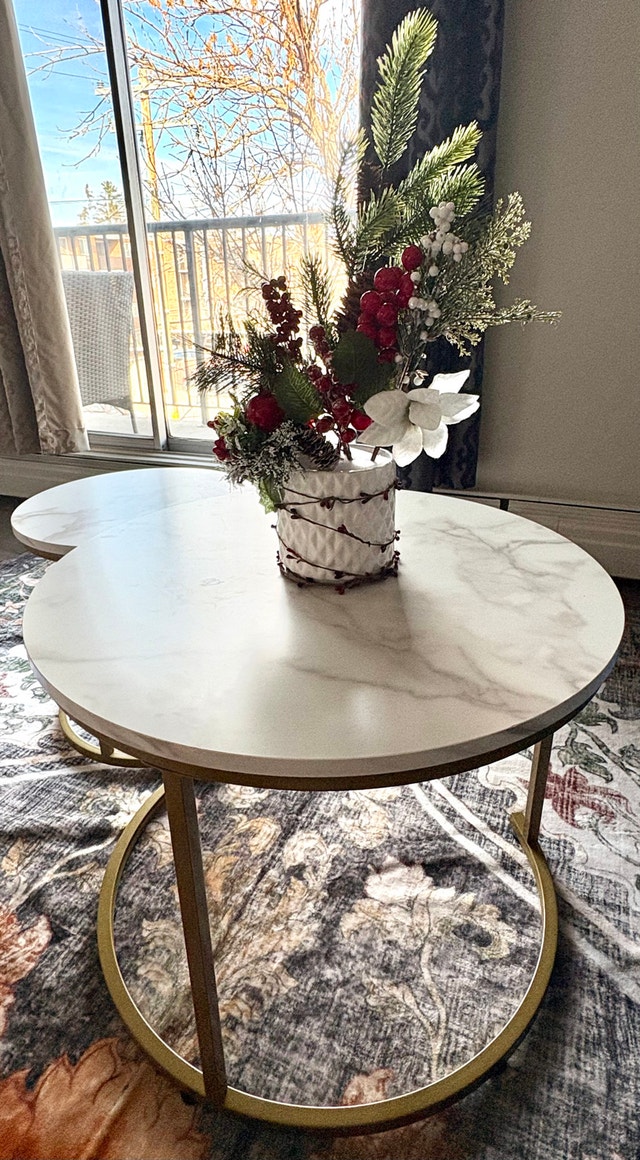 White Round Nesting Coffee Table with Gold Base - photo 3