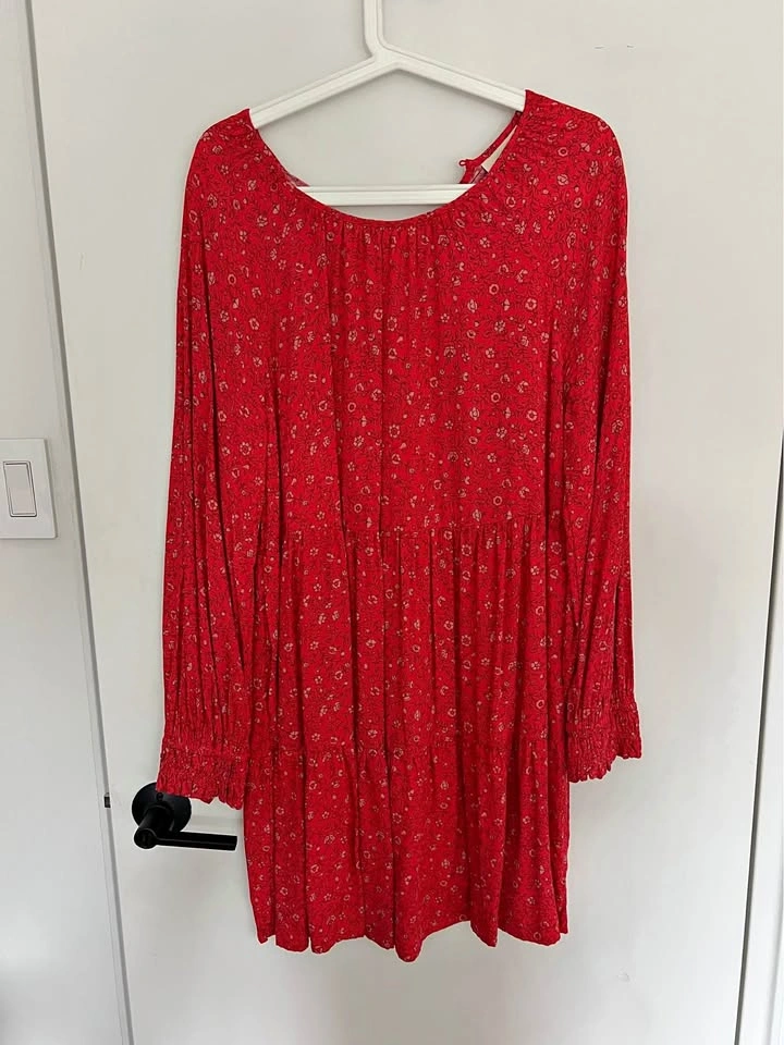 Red floral print dress - medium