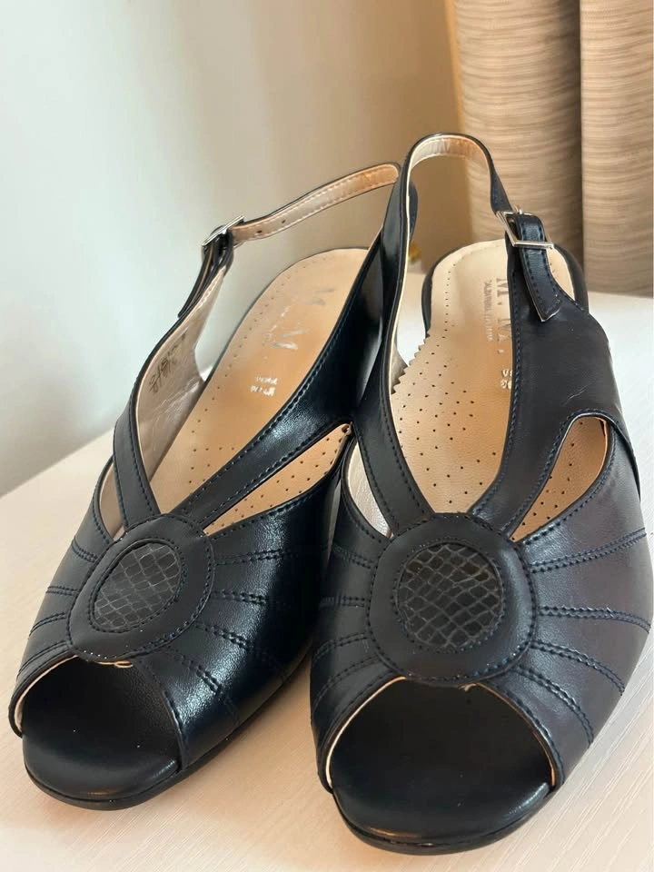 M.M. Calzatura Black Leather Slingback Heels - Size 39 - photo 2