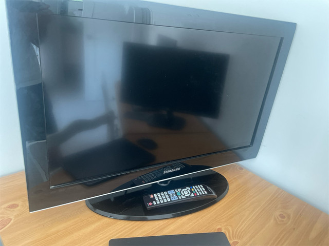 Samsung 32” LCD TV – Model UN32A550
