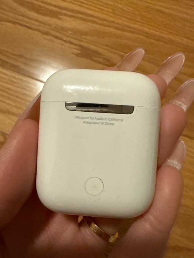 Apple AirPods 2nd Gen - photo 2