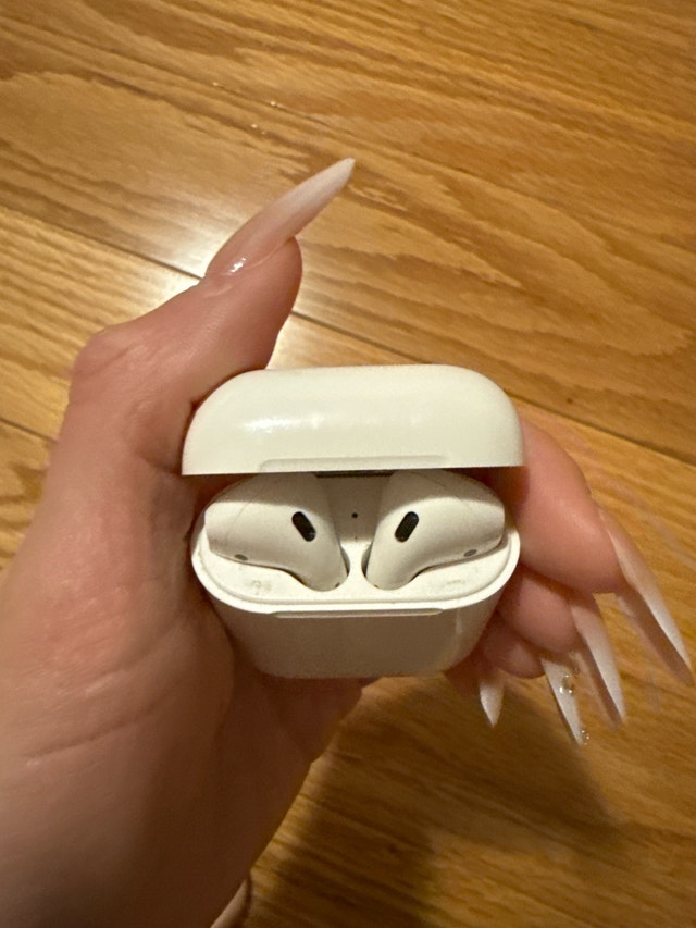 Apple AirPods 2nd Gen - photo 3