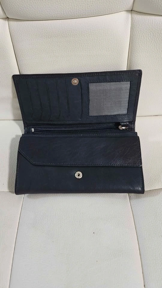 Black leather wallet - photo 3