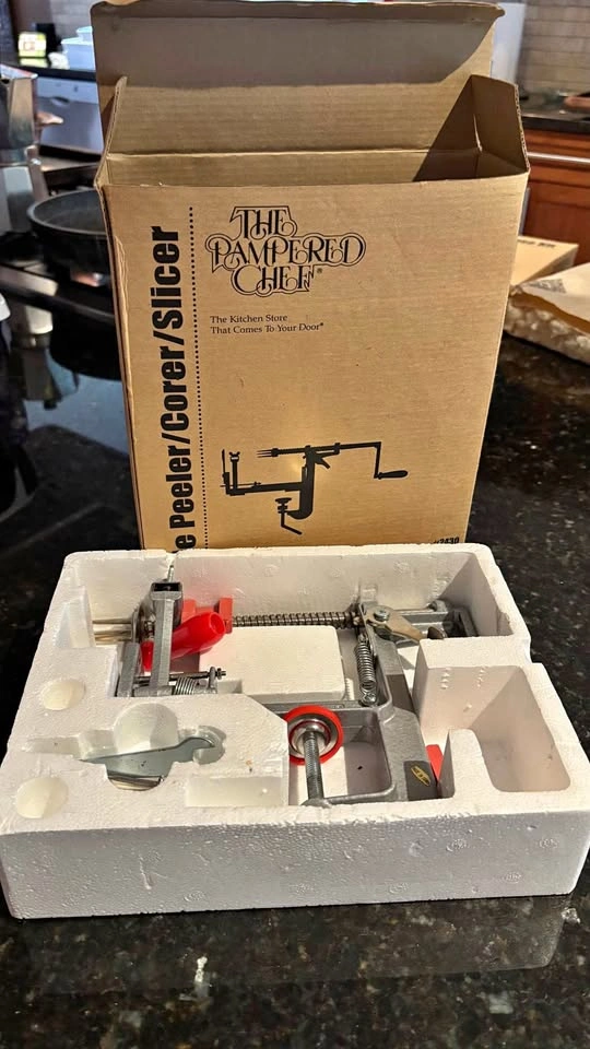 Pampered Chef Apple Corer and Slicer