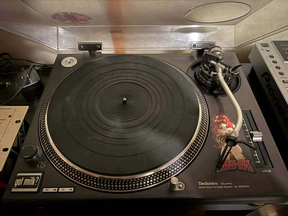 2 Technics SL-1200 MK2 Turntables (Pair, Great Condition) - photo 2