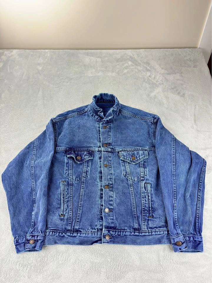 Vintage Levi's Men's Large Cropped Denim Jacket Made in USA