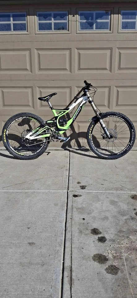 Specialized Demo 8 Downhill Bike + Extra Parts