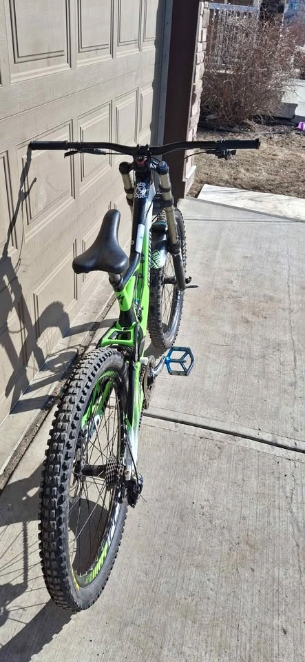 Specialized Demo 8 Downhill Bike + Extra Parts - photo 3
