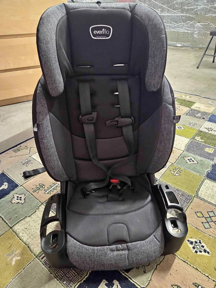 Evenflo Maestro Sport Harness Car Seat (2 in 1)