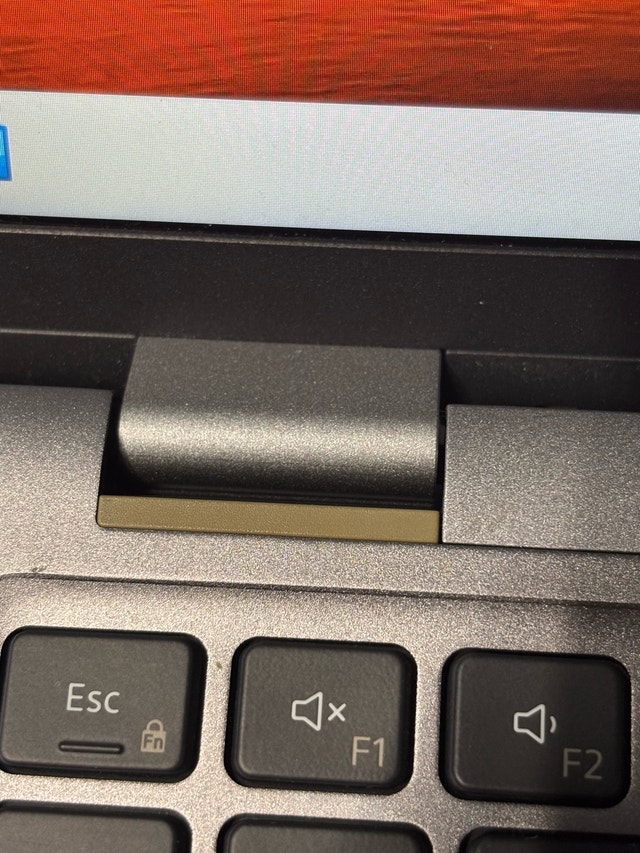Dell Latitude 7440 Laptop (Good Condition) + Charger - photo 3