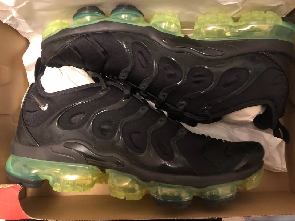 Nike Air Vapormax Plus (Size 12) - photo 2