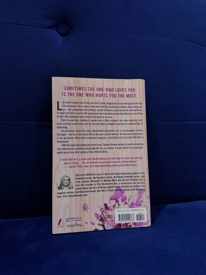 It Ends With Us - Colleen Hoover (Paperback) - photo 2