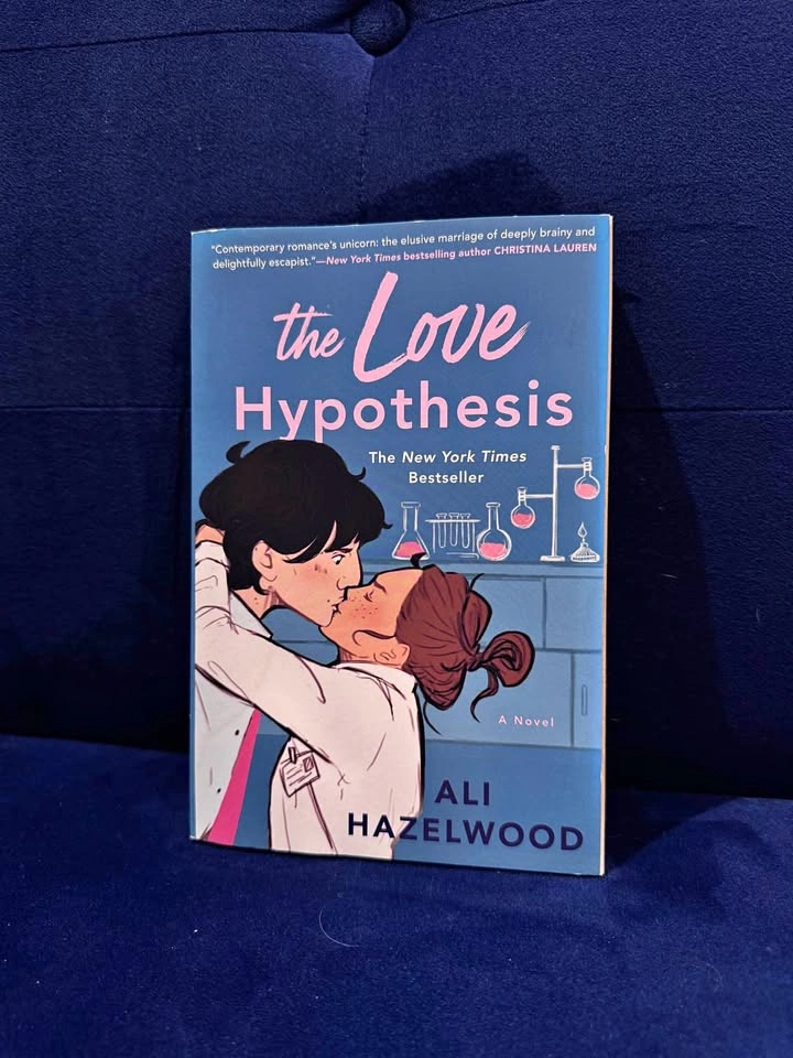 The Love Hypothesis - Ali Hazelwood (Paperback)