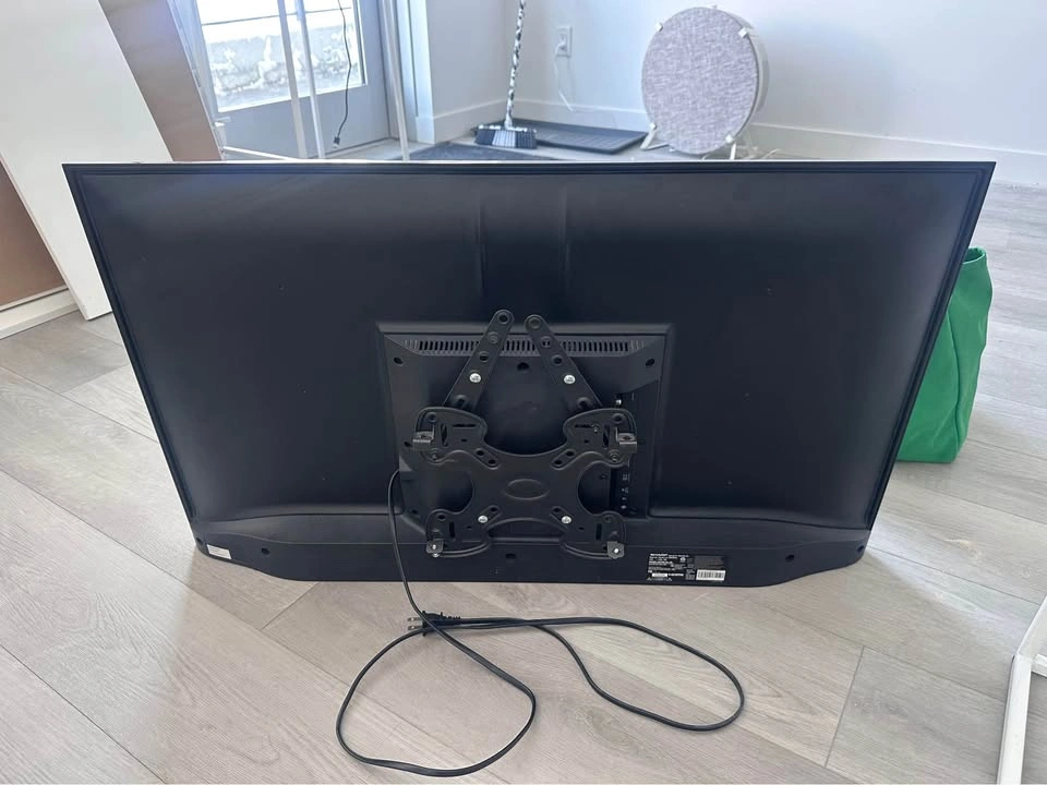 40” TV + Wall Mount – Works Perfect - photo 2