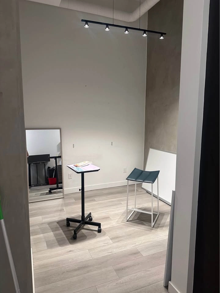 Private studio room for rent in Calgary - photo 2