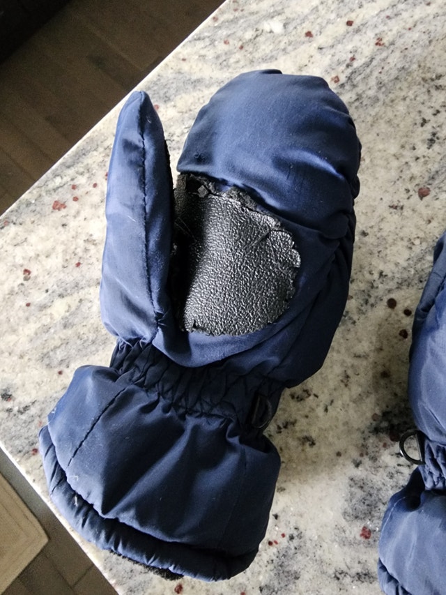Kids gloves in good condition - photo 2