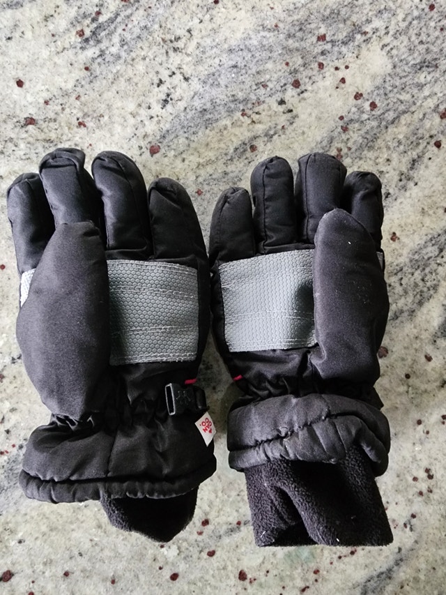 Kids gloves in excellent condition - photo 2