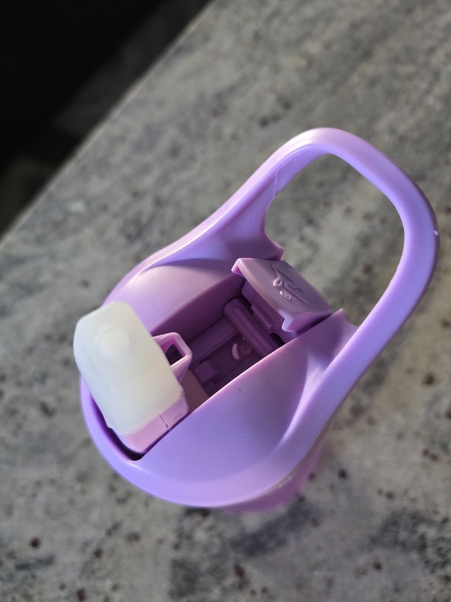 Kids water bottle, excellent condition, internal straw missing - photo 2
