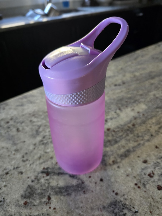 Kids water bottle, excellent condition, internal straw missing - photo 4