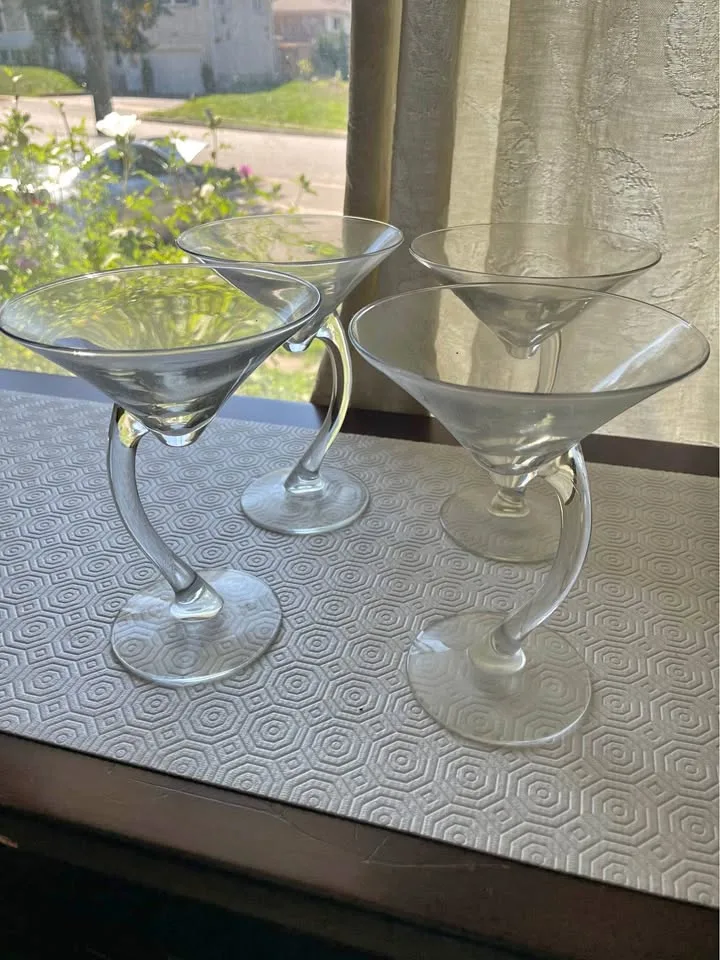 4 Martini Glasses thumbnail