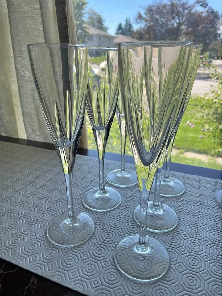 6 Champagne Flutes thumbnail