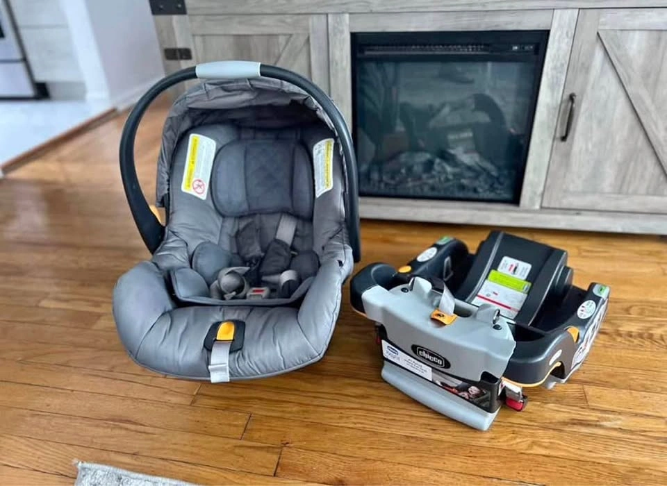 Chicco Car Seat Plus Base