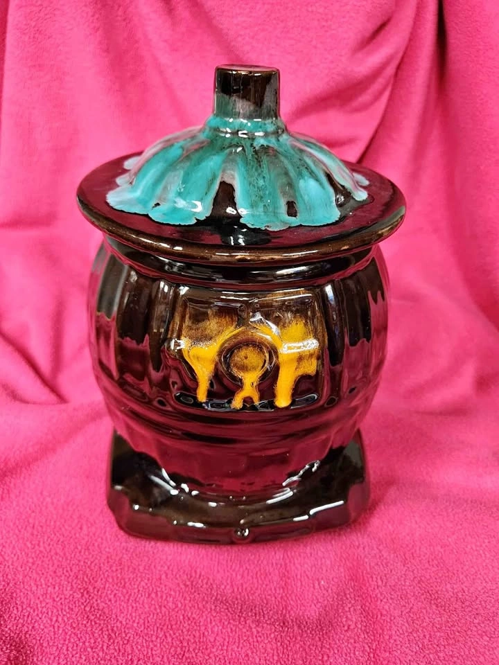MCM RCAP Royal Canadian art pottery Pot Belly Stove cookie jar
