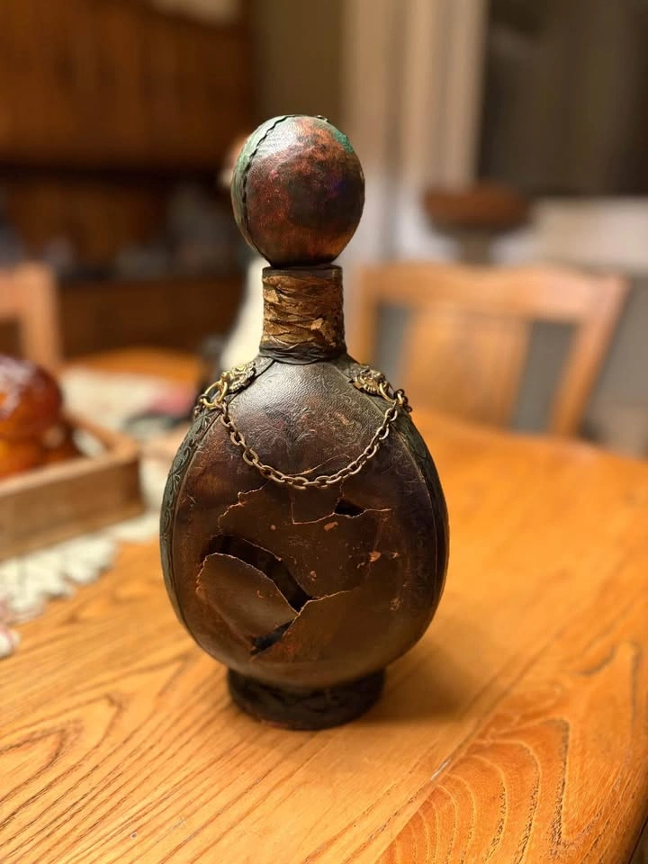 Vintage Italian Leather covered Wine flask. If ad is up it’s ava - photo 3