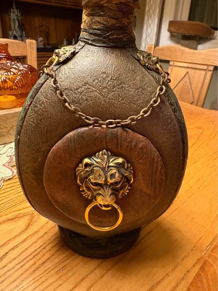 Vintage Italian Leather covered Wine flask. If ad is up it’s ava - photo 4