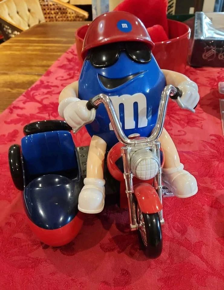 M&M's Motorcycle with Side Car Collectible - photo 3