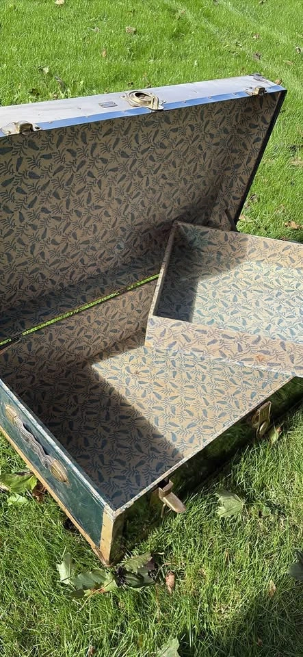 Vintage Steamer Trunk - photo 2