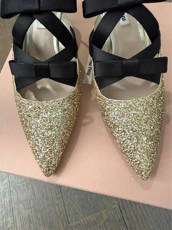 Miu Miu Gold Glitter Bow Pumps - MSRP $1,050 - Size 38 - photo 2