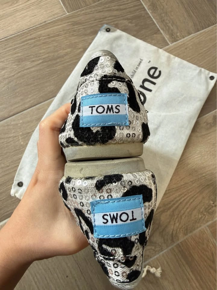Limited Edition TOMS Women's W7.5 Leopard Sequin Slip-On Shoes - photo 5