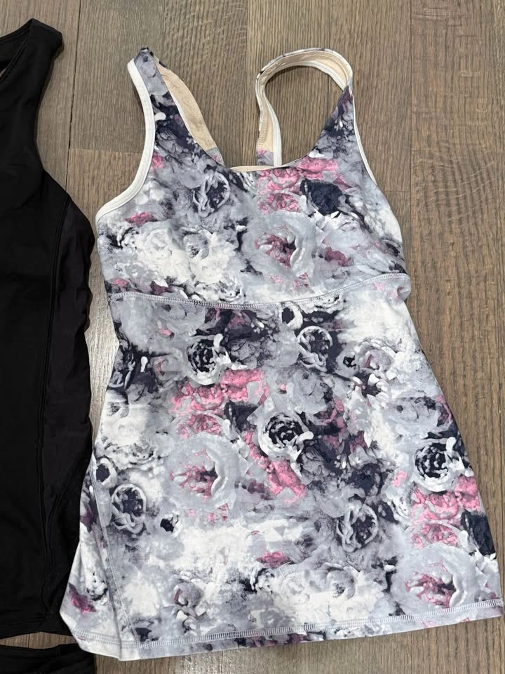 Lululemon Top & Leggings Set - Sz 4 - photo 3