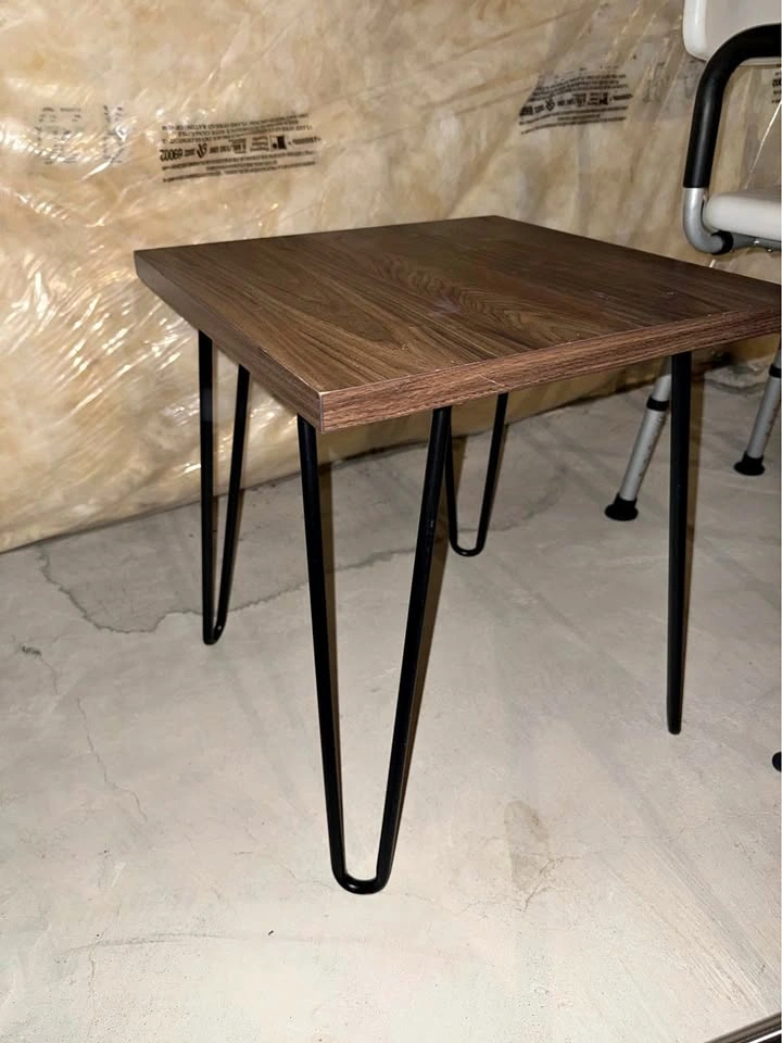 Mid-Century Modern Side Table – Hairpin Legs