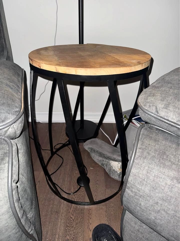 Industrial Round Side Table – Solid Wood Top & Geometric Metal B