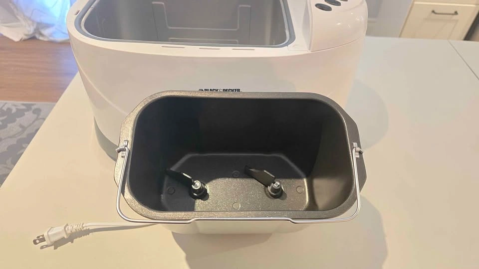 Black & Decker All-In-One Automatic Breadmaker - 3 lb - photo 2