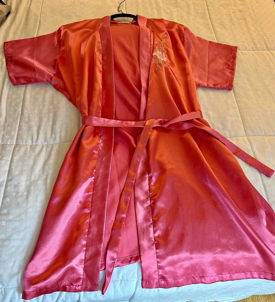 Vintage pink robe with floral embroidery - photo 2