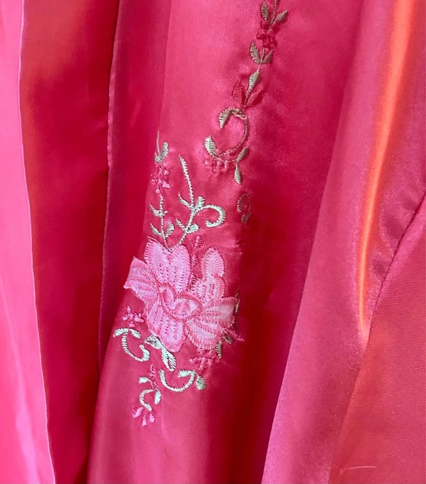 Vintage pink robe with floral embroidery - photo 3