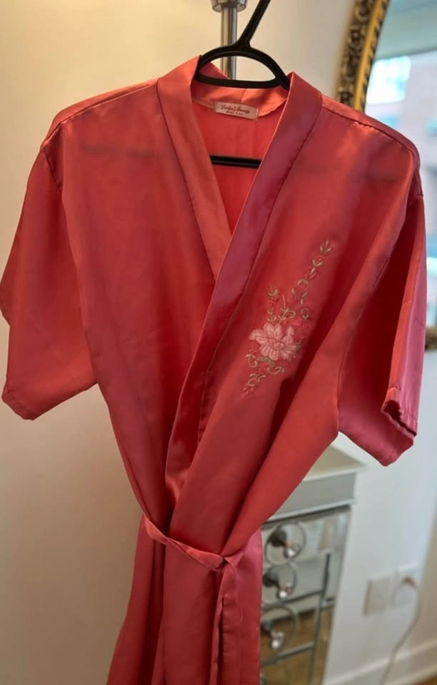 Vintage pink robe with floral embroidery