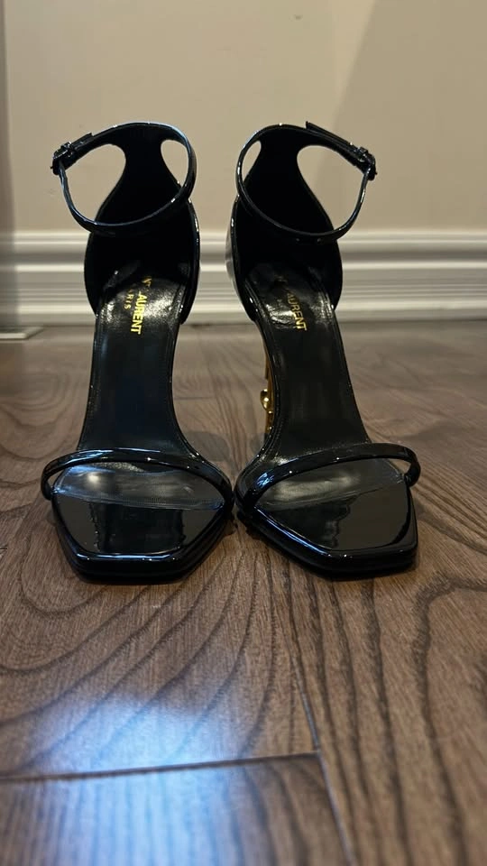 Yves Saint Laurent OPYUM Sandals in patent leather - photo 3