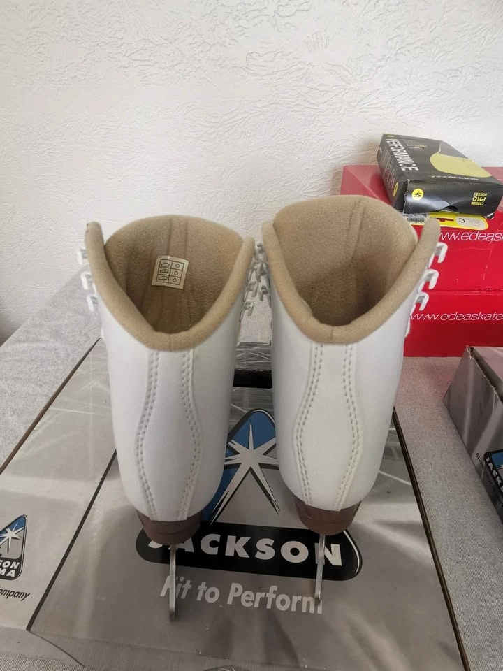 Jackson Mystique Figure Skates - Learn to Skate Size 1 - photo 3
