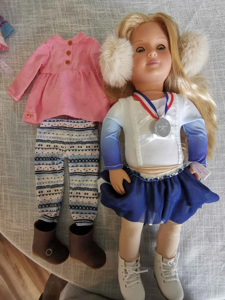 Our Generation Katelyn Ice Skating Doll w/ Outfits - photo 2