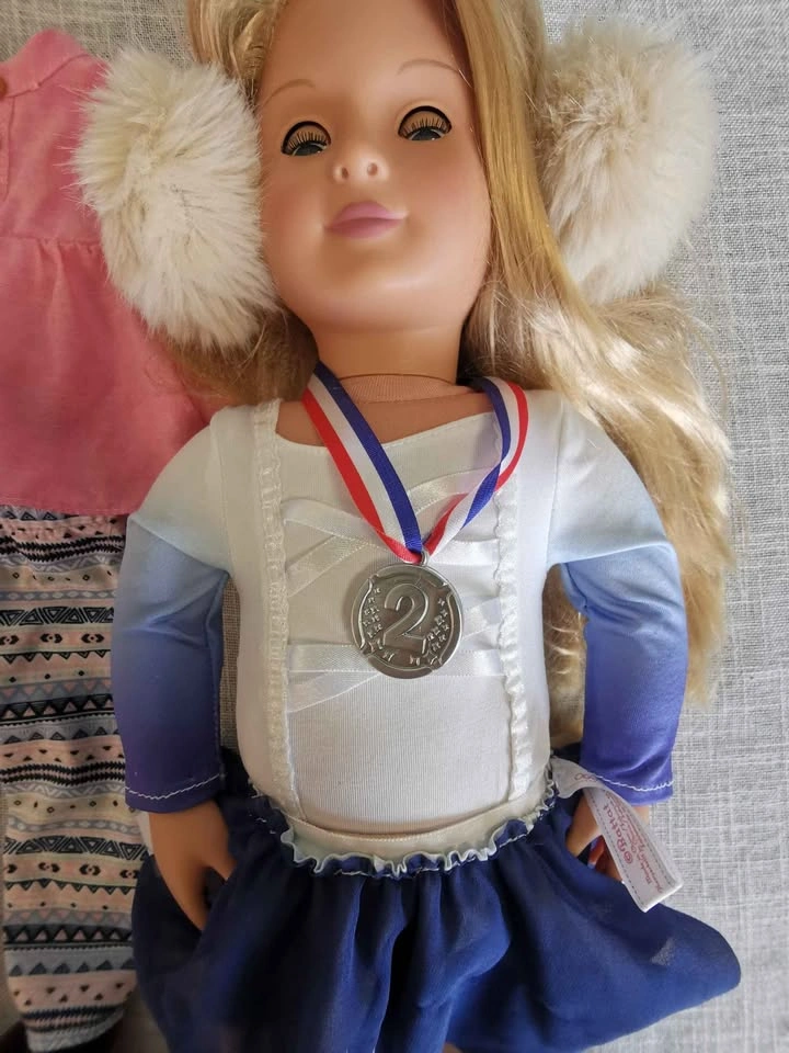 Our Generation Katelyn Ice Skating Doll w/ Outfits - photo 3